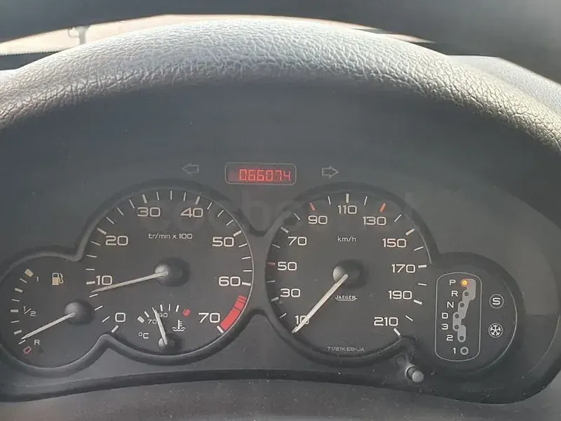 Usado Peugeot 206 75 CV (55 kW) 2001 Gris / plata Berlina