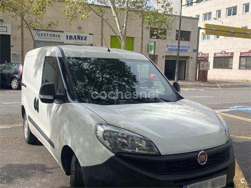 Usado Fiat Doblò Easy 95 CV (69 kW) 2016 Blanco Monovolumen