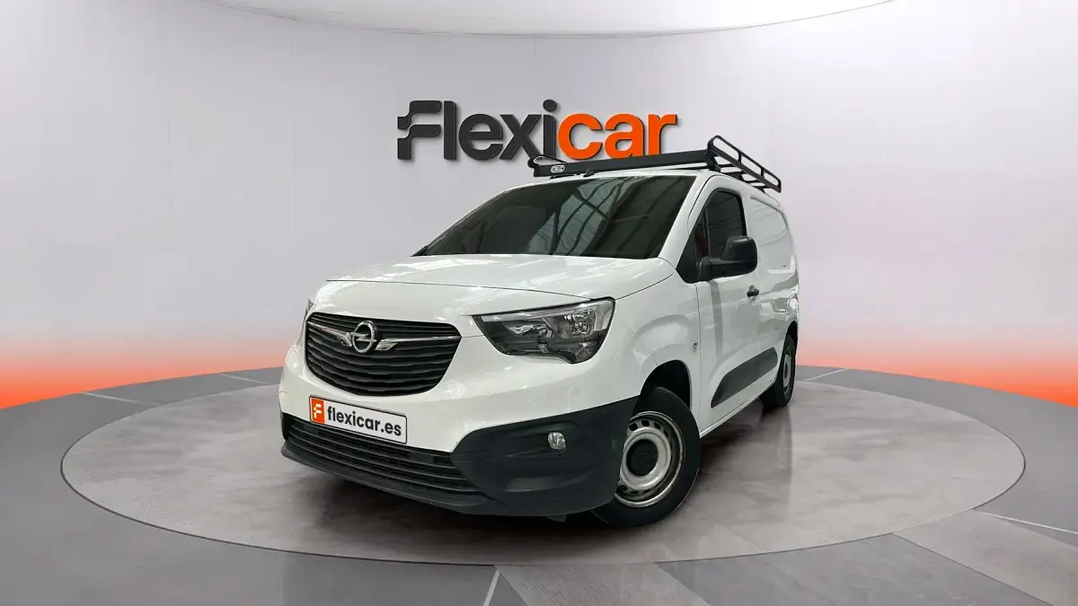 Usado Opel Combo Expression 100 CV (73 kW) 2019 Blanco Monovolumen