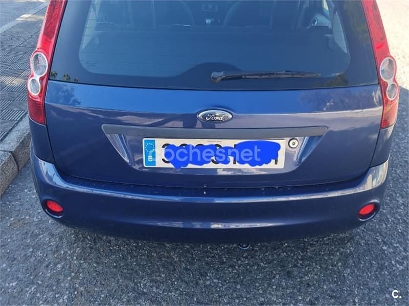 Usado Ford Fiesta Ghia 80 CV (58 kW) 2006 Azul Utilitario