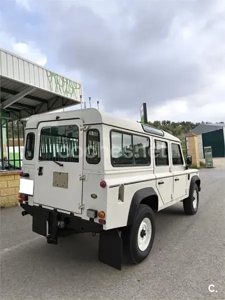 Usado Land Rover Defender 122 CV (89 kW) 2000 Blanco Familiar