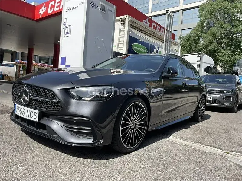 Usado Mercedes C220 200 CV (147 kW) 2025 Negro Familiar