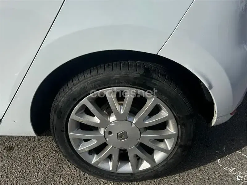 Usado Renault Clio IV Business 75 CV (55 kW) 2017 Blanco Berlina