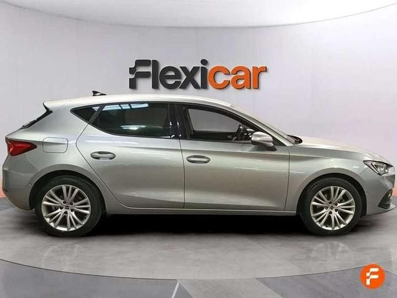 Usado Seat Leon Style 150 HP (110 kW) 2024 Cinzento Sedan