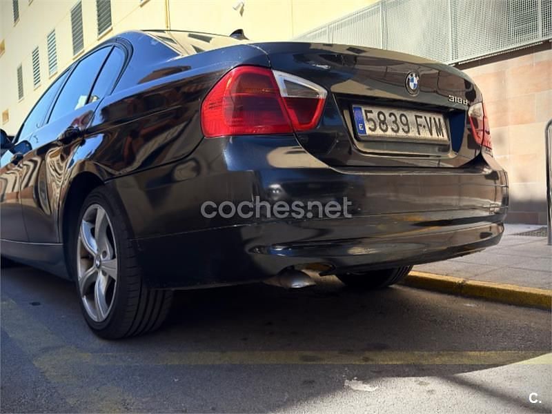 Usado BMW 318 122 HP (89 kW) 2007 Preto Sedan