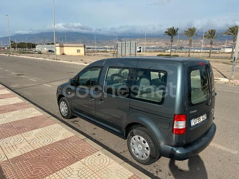 Usado VW Caddy Life 105 CV (77 kW) 2009 Gris / plata Monovolumen