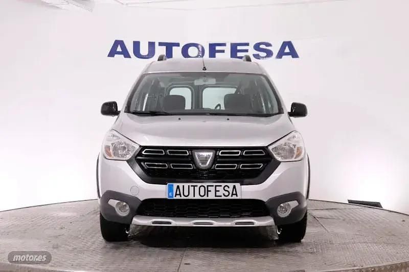 Usado Dacia Dokker Stepway 115 CV (84 kW) 2018 Plateado Monovolumen