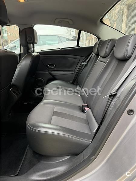 Usado Renault Fluence 110 CV (80 kW) 2012 Gris / plata Berlina