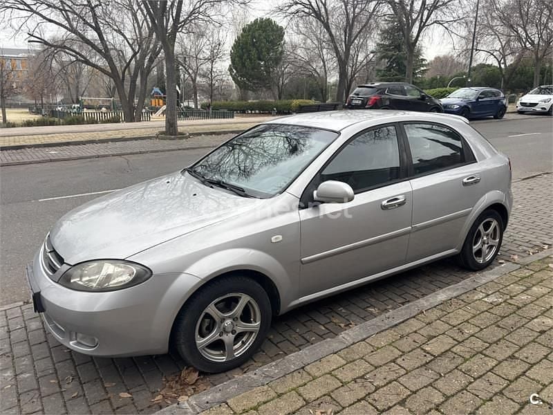 Usado Chevrolet Lacetti SX 109 CV (80 kW) 2009 Gris / plata Berlina