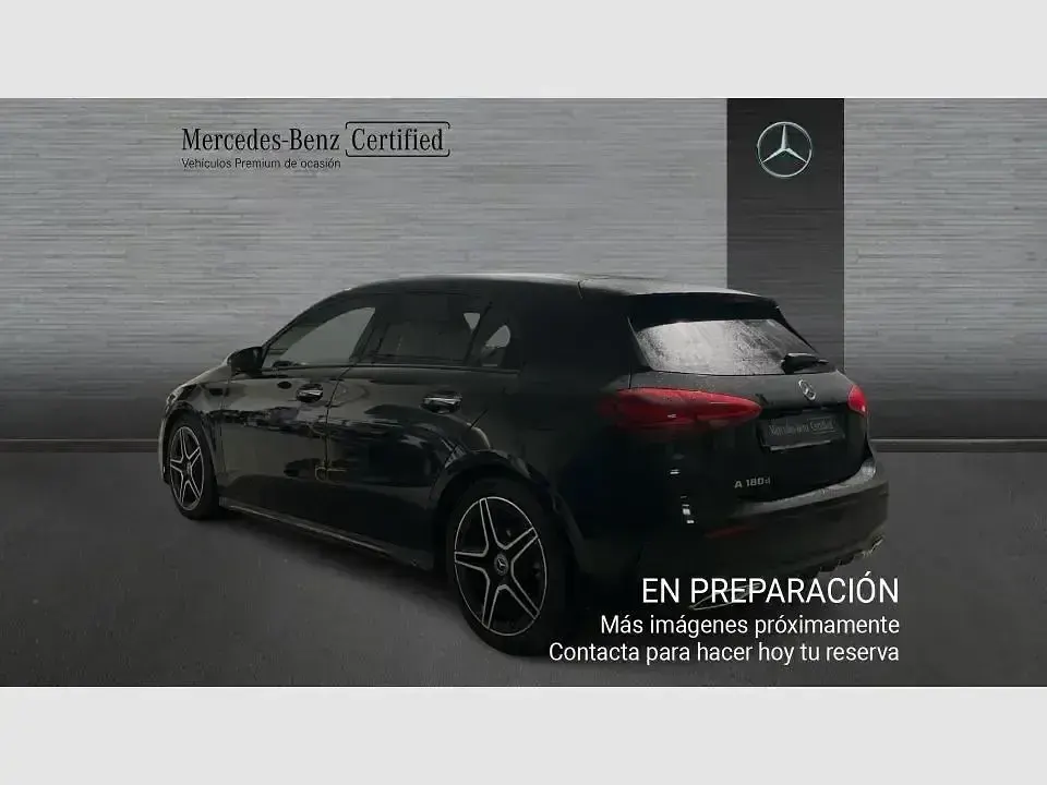 Käytetty Mercedes A180 AMG line 116 HP (85 kW) 2025 Musta Sedan