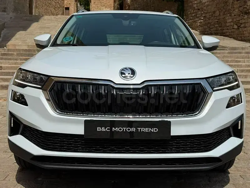 Usado Skoda Karoq Ambition 150 CV (110 kW) 2022 Blanco SUV