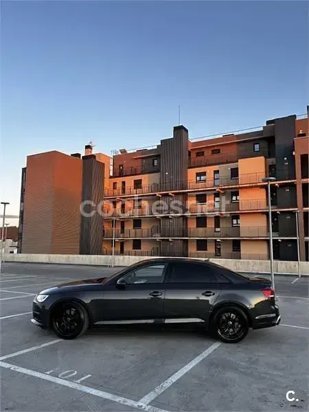 Usado Audi A4 150 CV (110 kW) 2018 Gris / plata Berlina