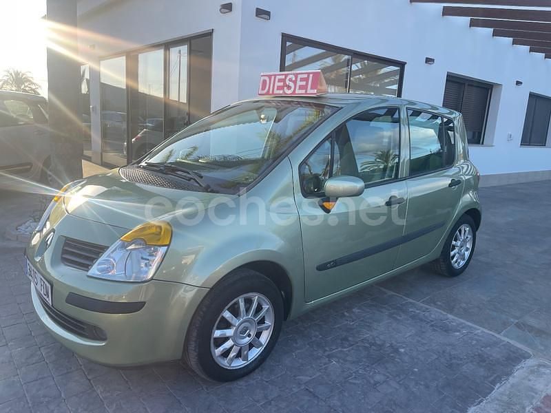Usado Renault Modus Expression 85 CV (62 kW) 2006 Verde Monovolumen