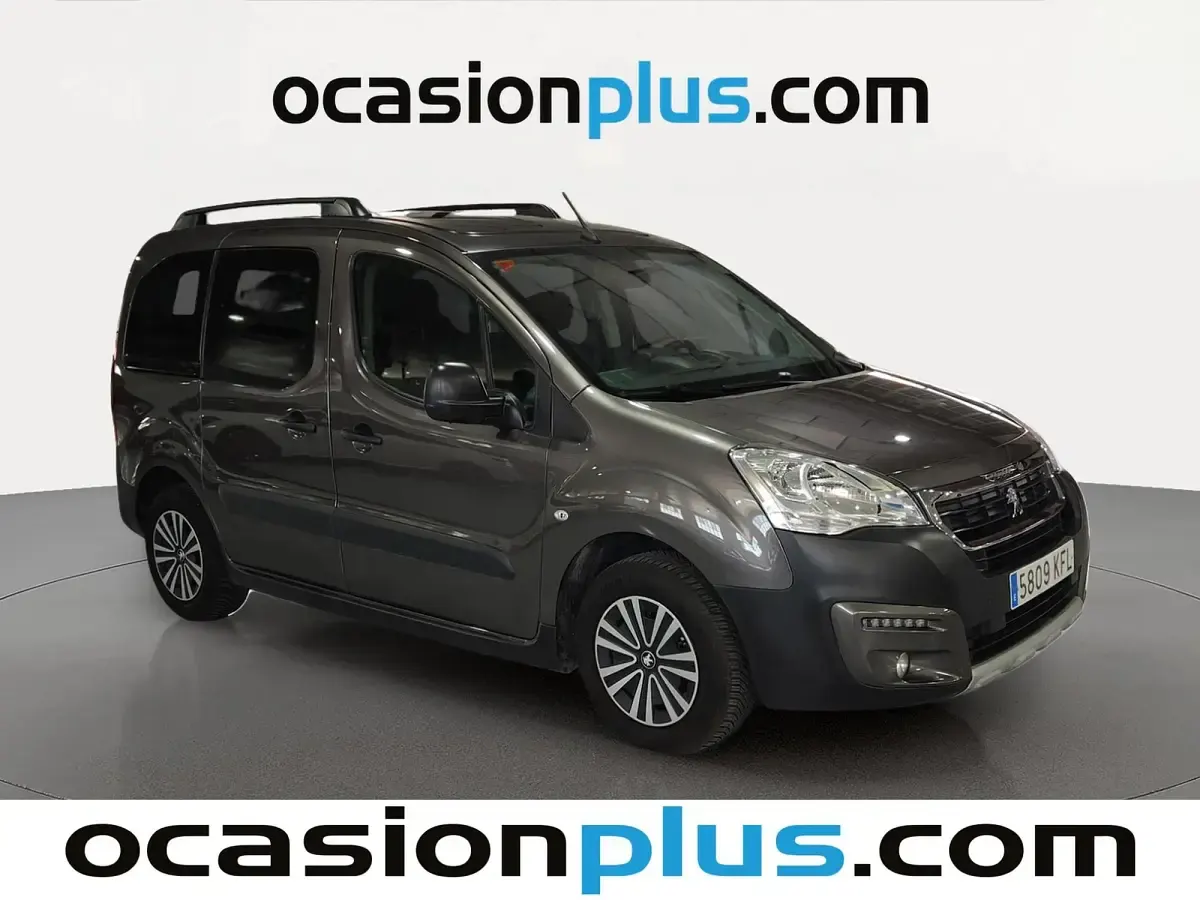 Usado Peugeot Partner Tepee Outdoor 120 CV (88 kW) 2017 Gris Monovolumen