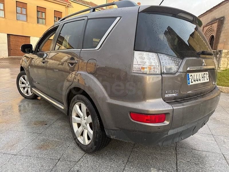 Usado Mitsubishi Outlander Motion 177 CV (130 kW) 2011 Gris / plata SUV