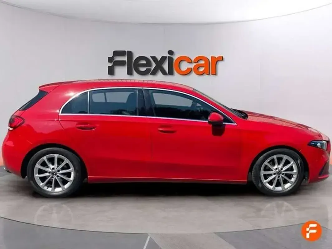 Usado Mercedes A180 109 CV (80 kW) 2019 Rojo Utilitario