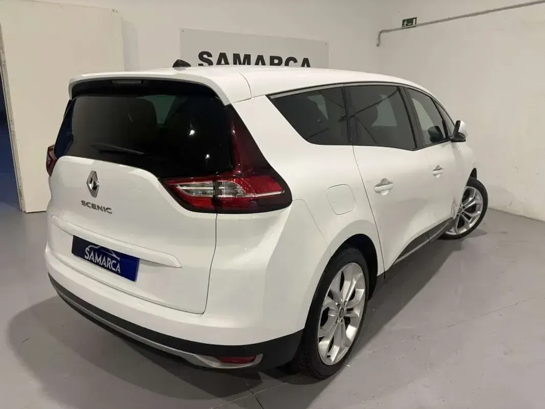 Usado Renault Grand Scénic IV Life 120 CV (88 kW) 2019 Blanco Monovolumen