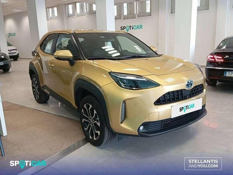 Usado Toyota Yaris Cross Active 116 CV (85 kW) 2023 Amarillo SUV