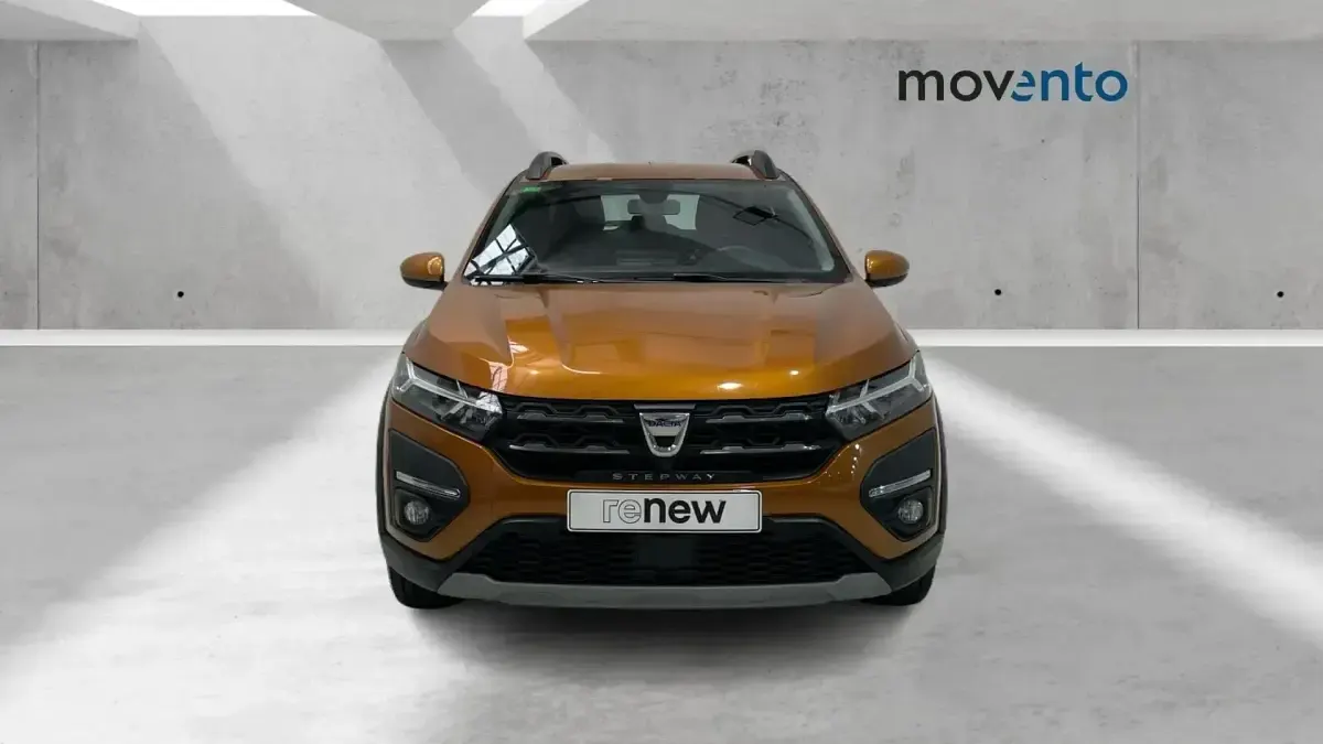 Usado Dacia Sandero Comfort 101 CV (74 kW) 2022 Naranja Berlina