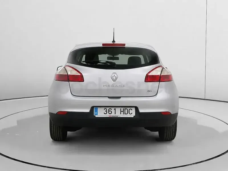 Usado Renault Mégane III Authentique 90 CV (66 kW) 2011 Gris / plata Berlina