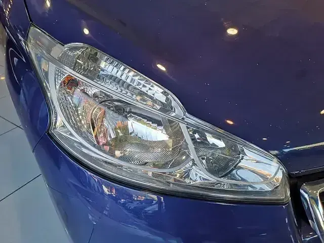 Usado Peugeot 208 Access 68 CV (50 kW) 2013 Azul Utilitario