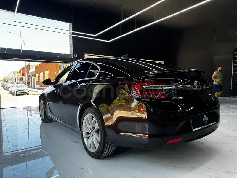 Usado Opel Insignia Business 136 CV (100 kW) 2017 Rojo Berlina
