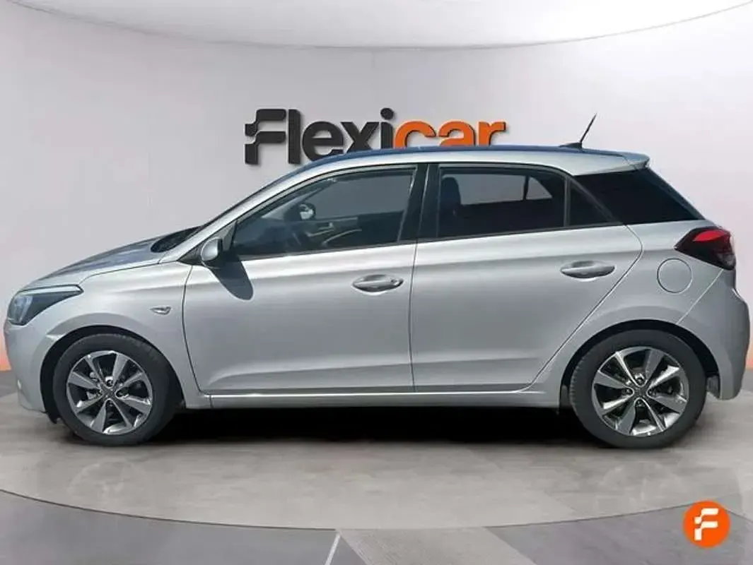 Usado Hyundai i20 100 CV (73 kW) 2017 Gris Utilitario