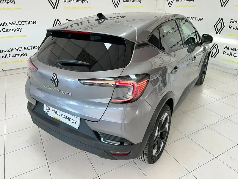 Usado Renault Captur Techno 100 CV (73 kW) 2024 Gris / plata SUV