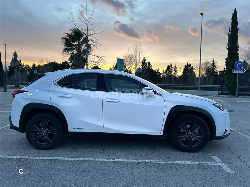 Usado Lexus UX Business Edition 184 CV (135 kW) 2022 Blanco SUV
