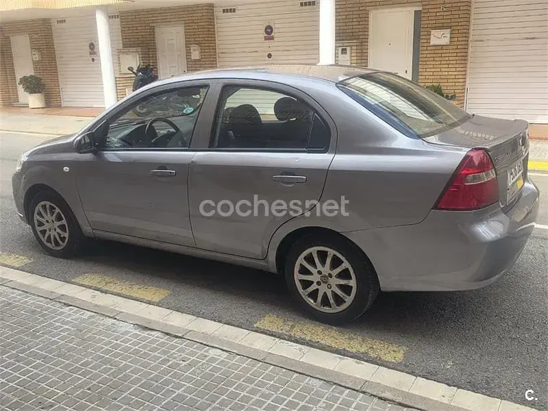 Usado Chevrolet Aveo LS 94 CV (69 kW) 2006 Gris / plata Berlina