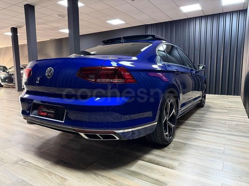 Usado VW Passat R-line 150 CV (110 kW) 2021 Azul Berlina
