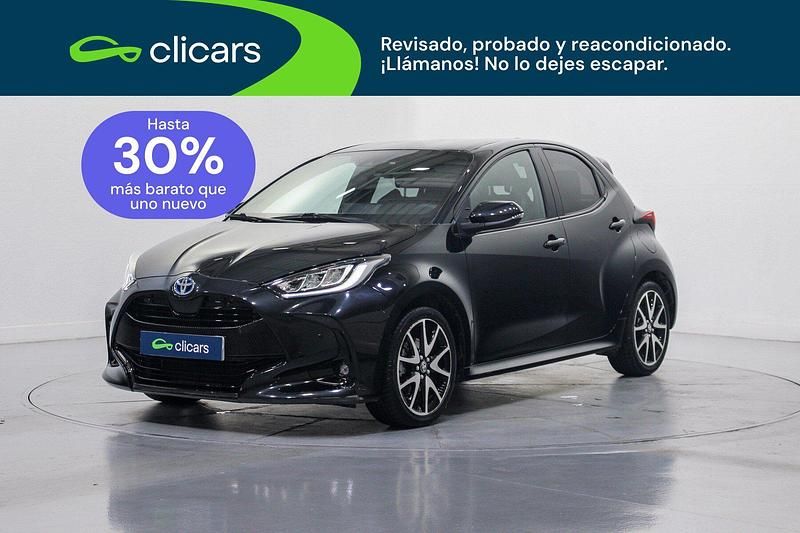 Usado Toyota Yaris Hybrid Style 116 CV (85 kW) 2022 Negro Berlina