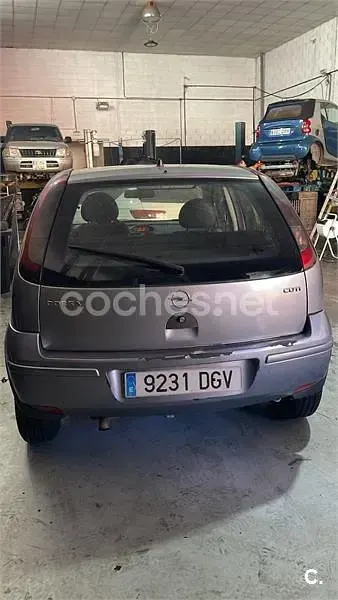 Usado Opel Corsa Enjoy 70 CV (51 kW) 2005 Gris / plata Utilitario