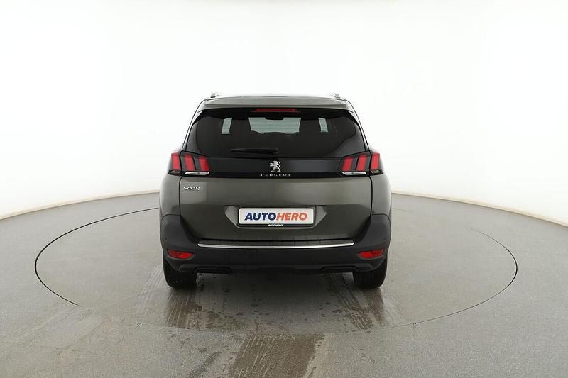 Usado Peugeot 5008 Allure 130 CV (95 kW) 2020 Gris SUV