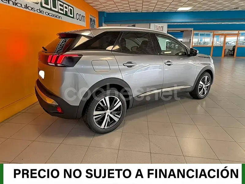 Usado Peugeot 3008 Allure 130 CV (95 kW) 2020 Gris / plata SUV