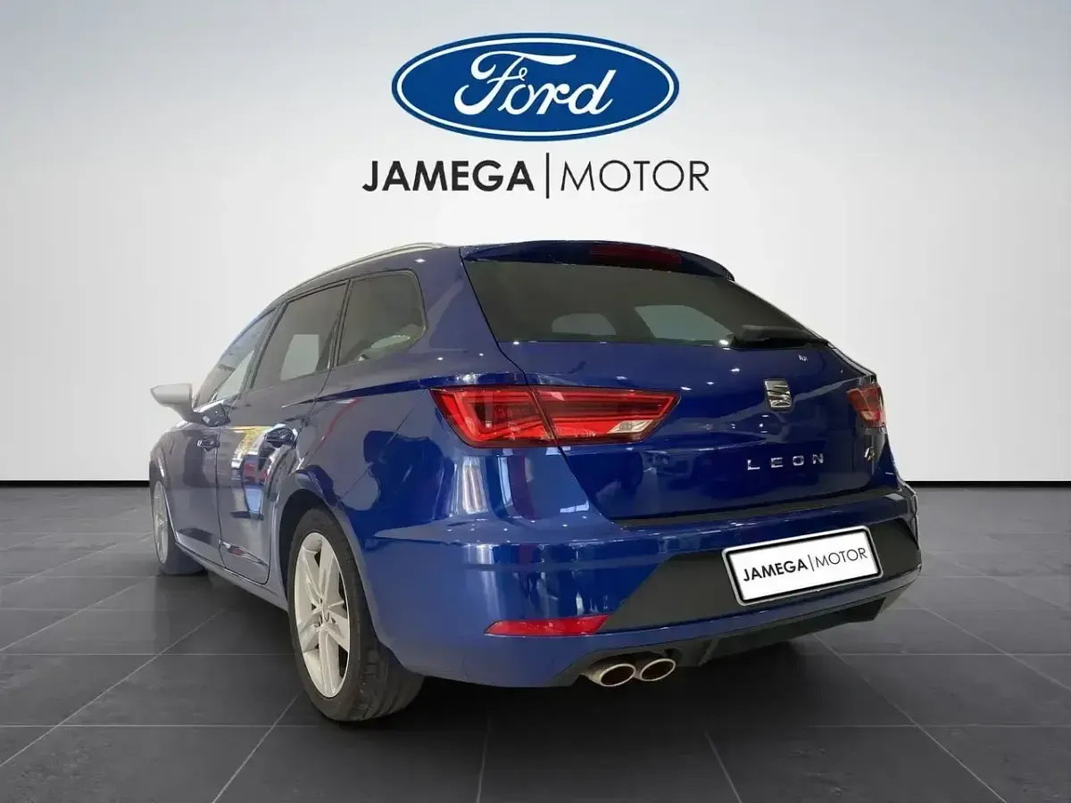 Usado Seat Leon FR 150 CV (110 kW) 2020 Azul Utilitario