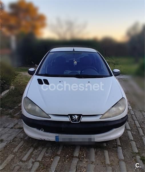 Usado Peugeot 206 75 CV (55 kW) 2003 Blanco Berlina