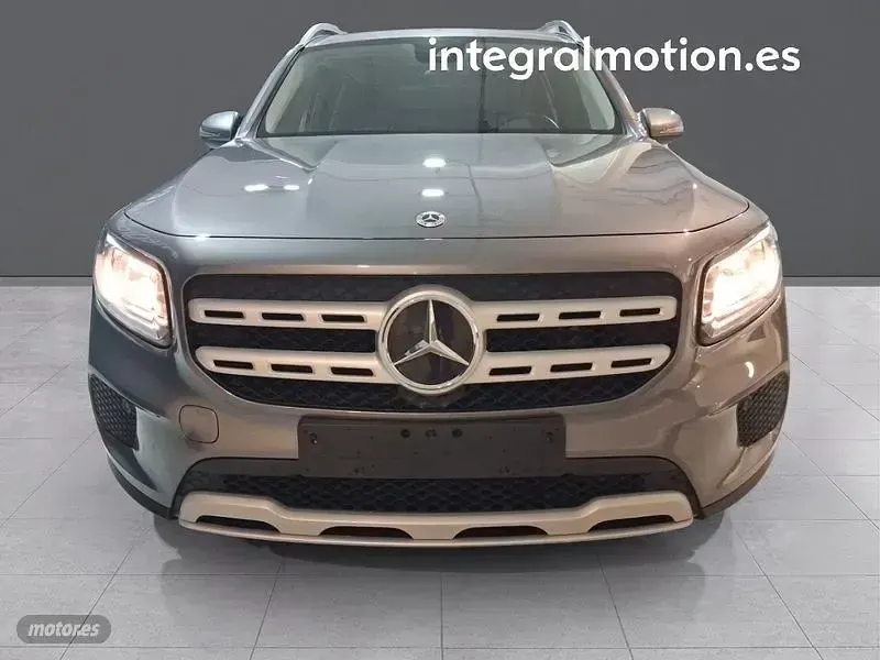Usado Mercedes GLB180 Business 115 CV (84 kW) 2021 Gris SUV