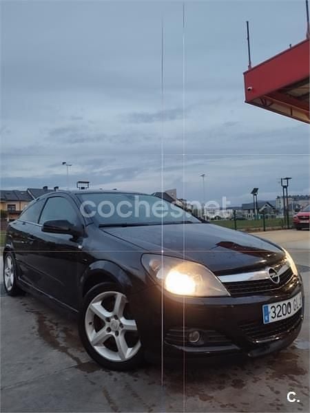 Negro Usado 2009 Opel Astra GTC Sport Berlina | 1999 € (Super precio) - Imagen 1/4