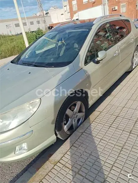 Usado Peugeot 407 Sport 140 CV (102 kW) 2009 Beige Familiar