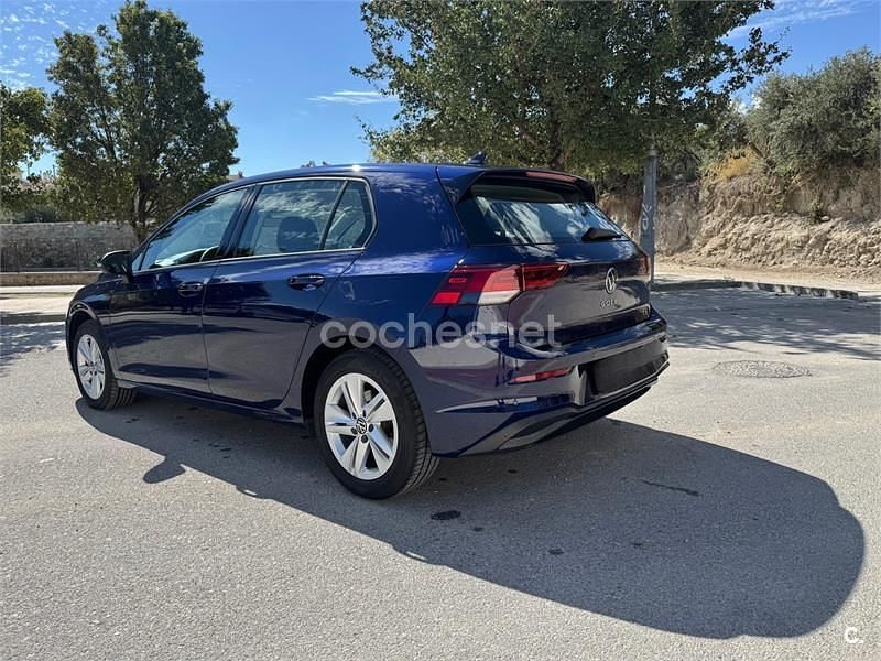 Usado VW Golf VIII Life 150 CV (110 kW) 2022 Azul Berlina