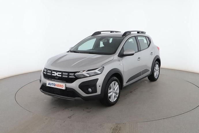 Gris Usado 2024 Dacia Sandero Expression Utilitario | 16.299 € (Precio justo) - Imagen 1/3