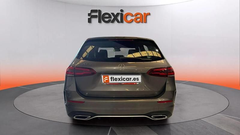 Usado Mercedes B200 150 CV (110 kW) 2020 Gris Monovolumen