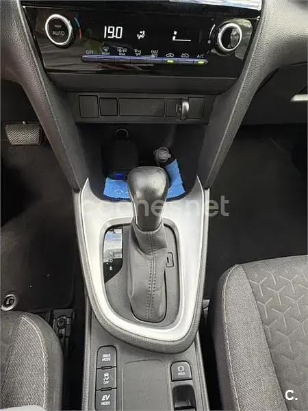 Usado Toyota Yaris Cross Active 116 CV (85 kW) 2023 Marrón SUV