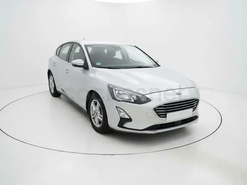 Usado Ford Focus Trend 125 CV (91 kW) 2021 Gris / plata Berlina