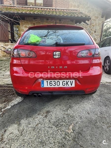 Usado Seat Ibiza Reference 100 CV (73 kW) 2009 Rojo Berlina