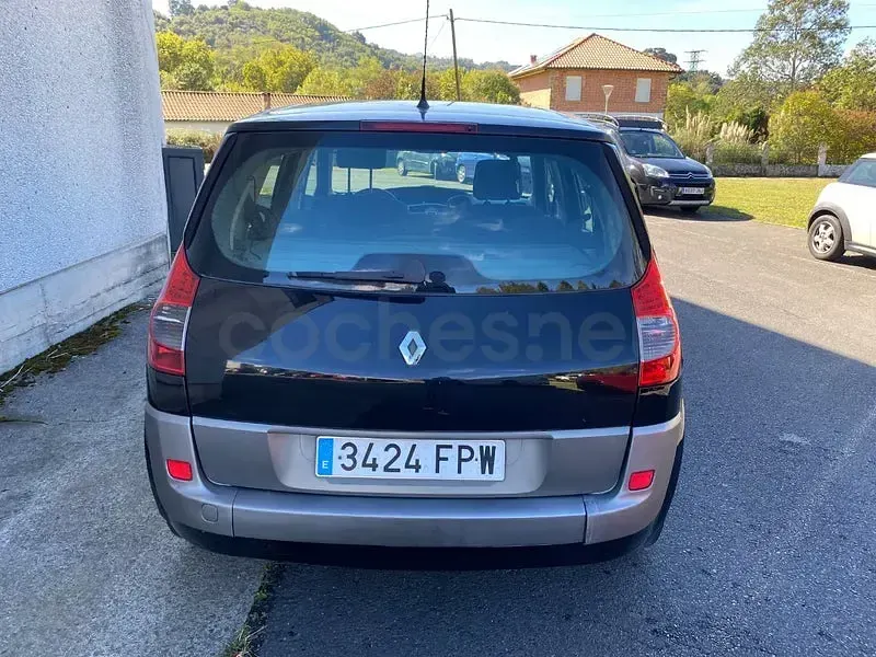 Usado Renault Scénic Dynamique 110 CV (80 kW) 2007 Negro Monovolumen