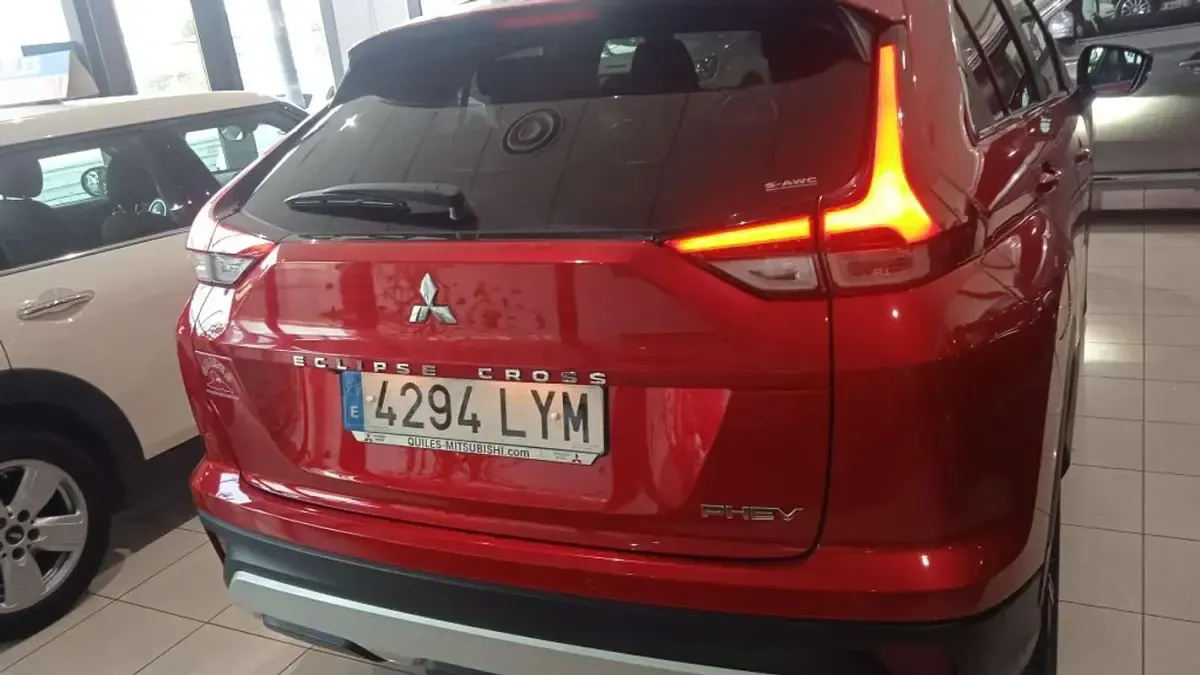 Usado Mitsubishi Eclipse Cross 188 CV (138 kW) 2022 Rojo SUV