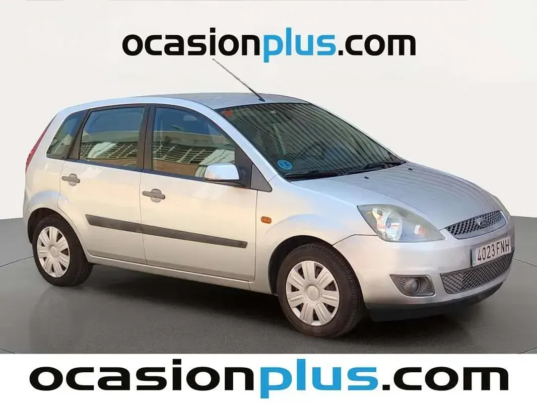 Usado Ford Fiesta 80 CV (58 kW) 2007 Gris Utilitario