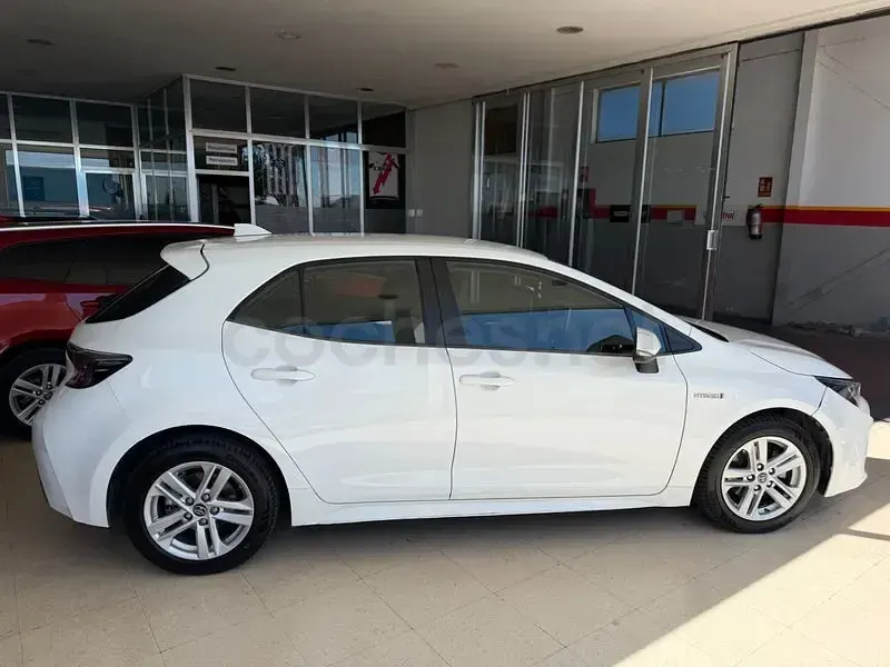 Usado Toyota Corolla Active 122 CV (89 kW) 2020 Blanco Berlina